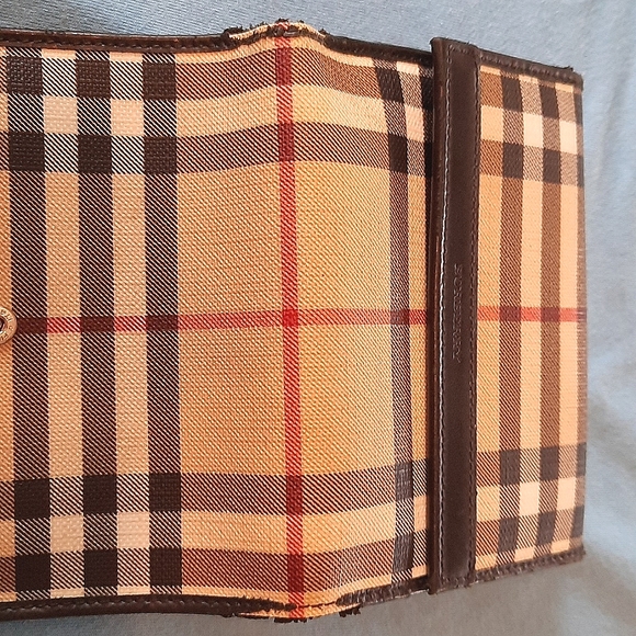 Burberry authentic Nova Check wallet - Picture 4 of 14